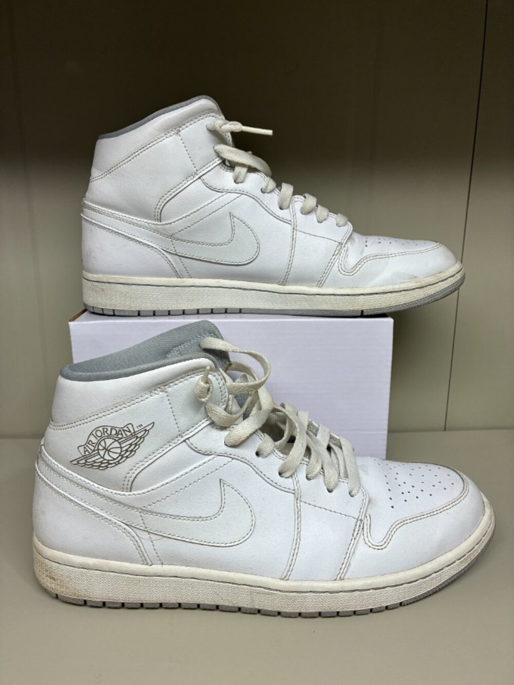 Nike Air Jordan 1 Mid White Wolf Grey 2016 554724-112 Men's Size 11 Sneakers